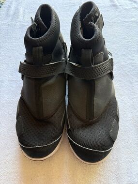 Size 11.5 Air Jordan Trunner LX High Black Gold